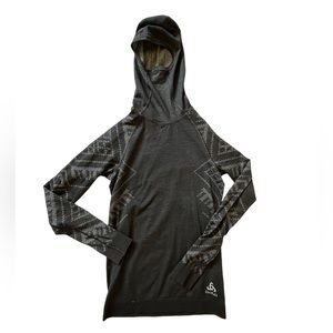 Women’s Adlo Active Warm Eco Baselayer Top with Facemask. Size xs